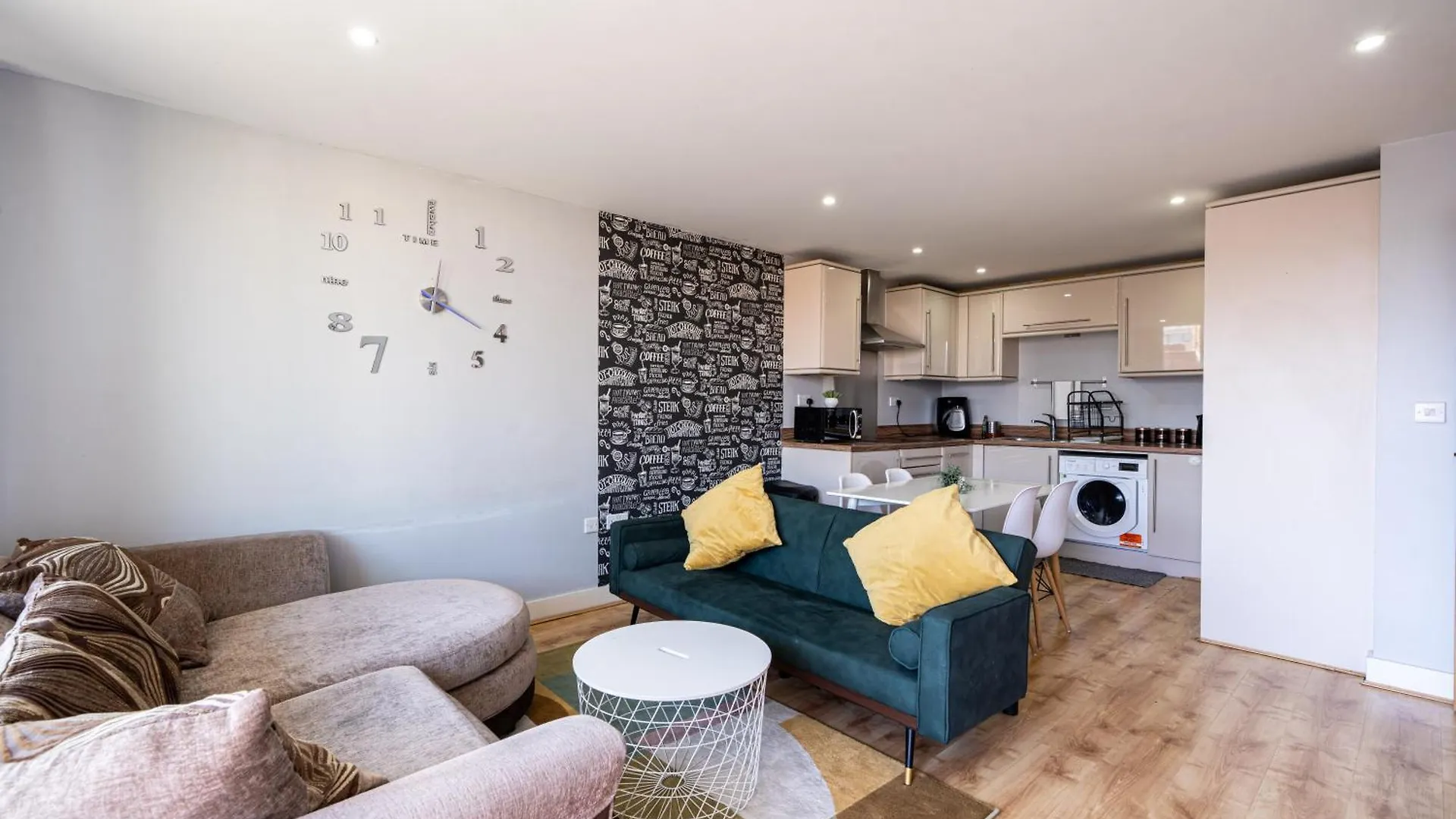 Chic Lakeside Apartment W Free Parking Near Excel Londres